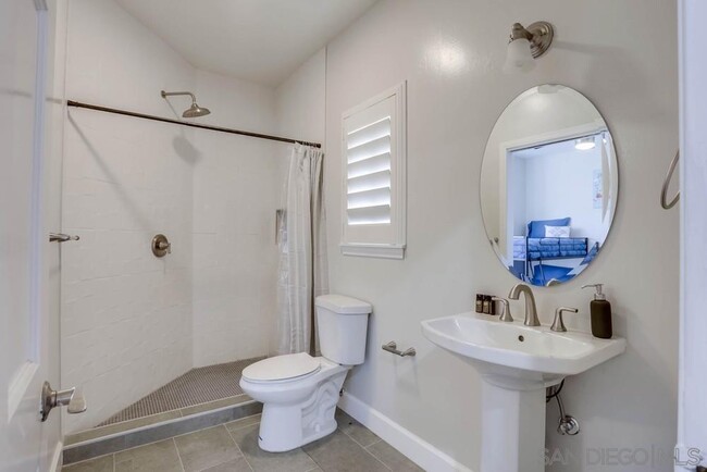 Building Photo - 1696 Gil Way