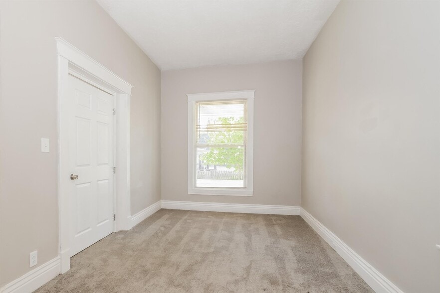 Building Photo - 726 S 35th St