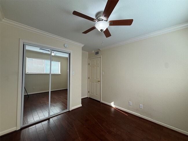 Building Photo - 1530 Heights Blvd