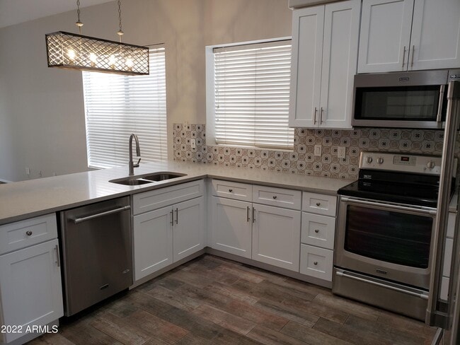 Building Photo - 3342 W Ross Dr