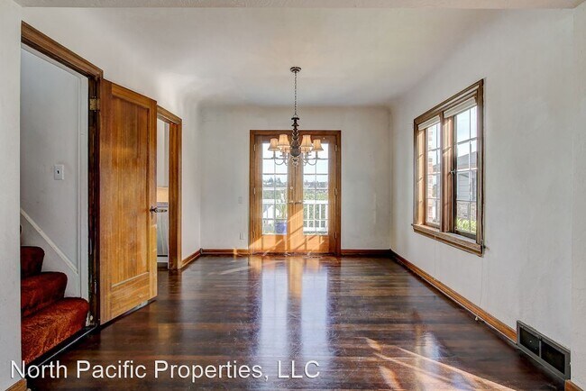 Building Photo - 3 br, 3 bath House - 2524 Montavista Place...