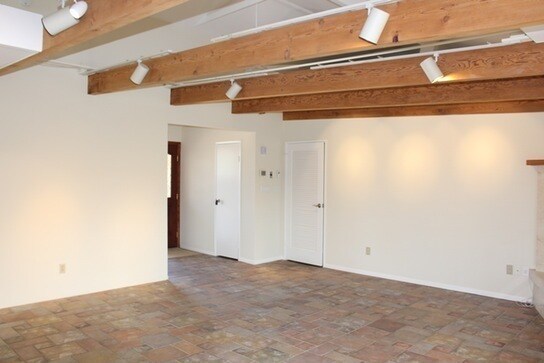 Building Photo - 5854 Mott St