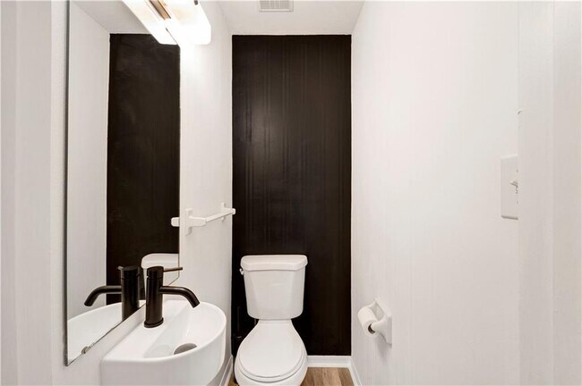 Building Photo - 116 Windsor Ct