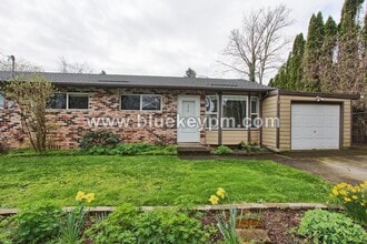 Building Photo - 3 Bed, 1 Bath Duplex With Fenced Yard in Gresham Near Gresham High School