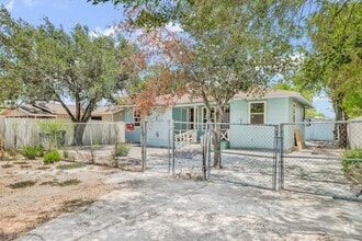 Building Photo - SPACIOUS! LOCATION!