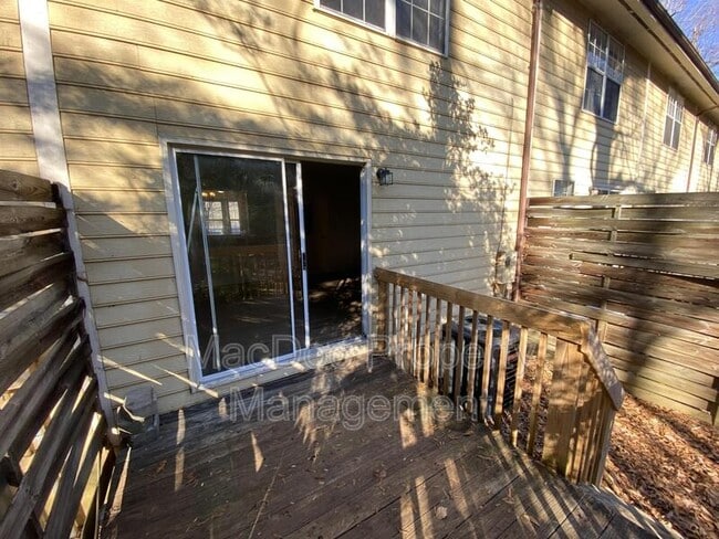 Building Photo - 16128 Clarence Ct