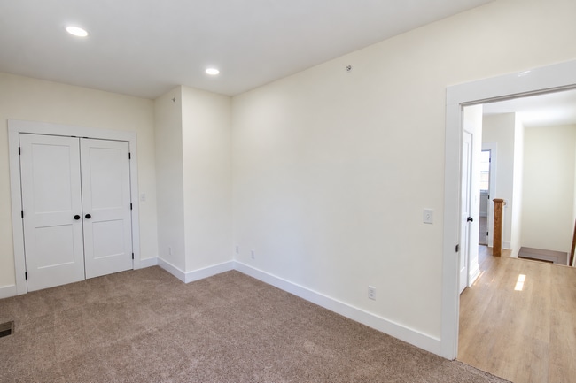 Building Photo - 1380 Belfair St