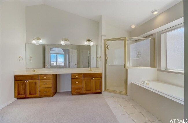 Building Photo - Large 6 Bedroom Home, 3 Car Garage, Gorgeo...
