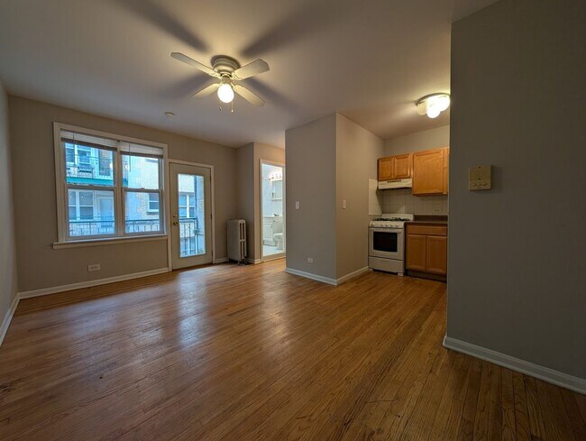 Building Photo - 910 W Dakin St