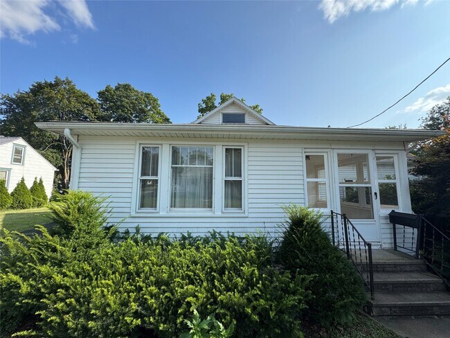 Primary Photo - 128 Hawthorne St