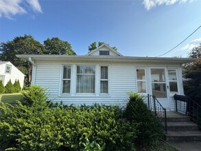 Building Photo - 128 Hawthorne St
