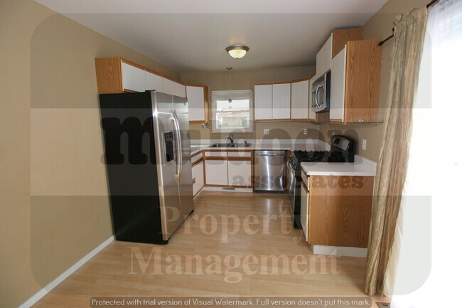 Building Photo - Beautiful Pet Friendly Pueblo West Home