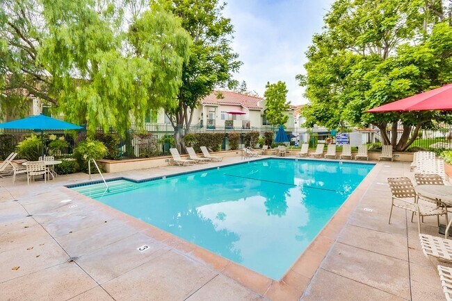 Building Photo - Beautiful Aliso Viejo Condo in the Seagate Colony-2/2