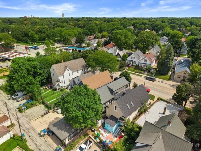 Building Photo - 3149 S Howell Ave