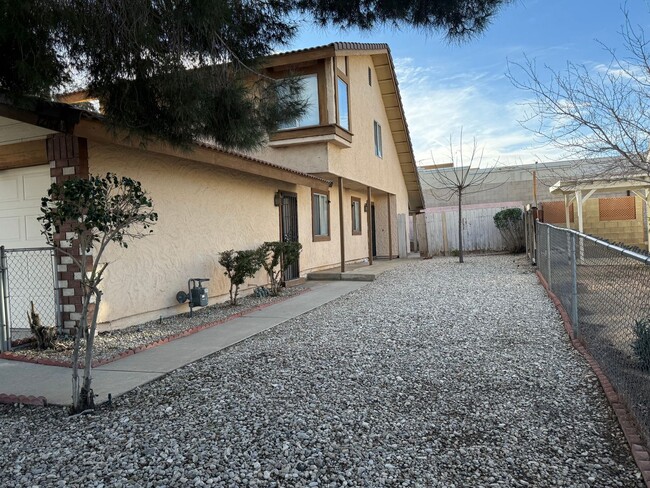 Building Photo - Victorville-3 Bedroom2 Bathrooms,2 Story Home, New Paint, New Carpet,