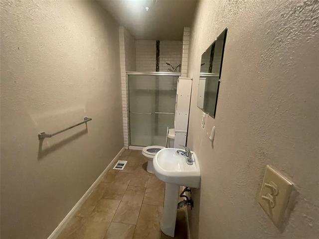 Building Photo - 1118 N Zang Blvd