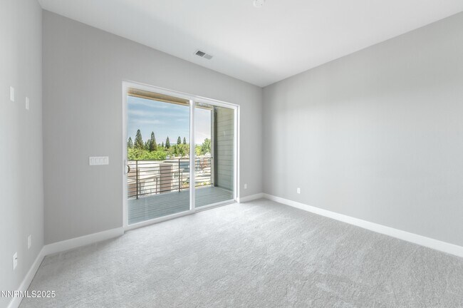 Building Photo - 1517 Golf Club Dr