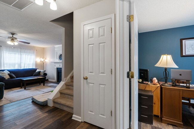 Building Photo - Corner lot 3 bed 2.5 bath with large fenced yard in Grove Park!