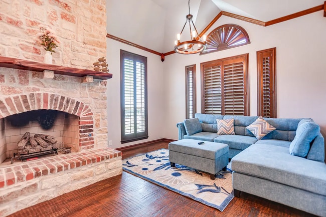 Building Photo - 2045 Weston Rd