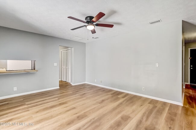 Building Photo - 3400 Red Oak Cir