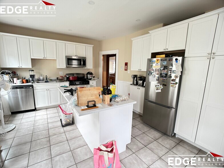 Building Photo - 73 Leicester St