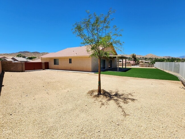 Building Photo - 57062 Millstone Dr