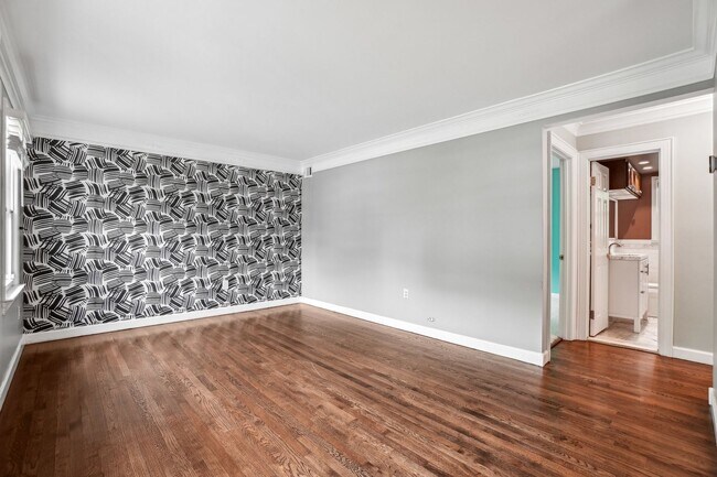 Building Photo - Adorable 4BR/3BA Cape Cod on a Generous 0....