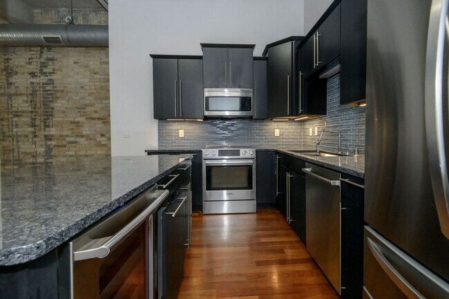 Building Photo - Luxury Milwaukee Condo for Rent