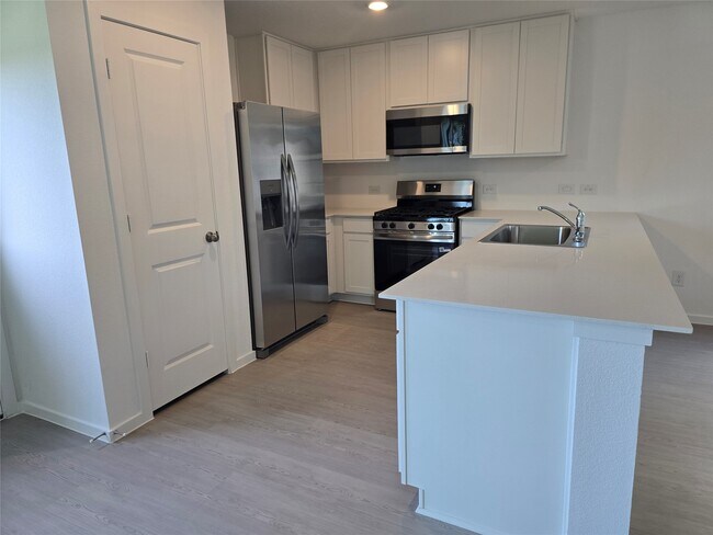 Building Photo - 25446 Carnation Ct