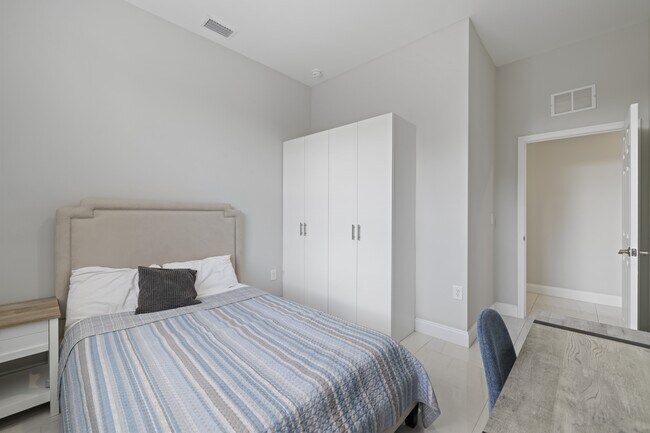 Building Photo - 674 Windermere Dr