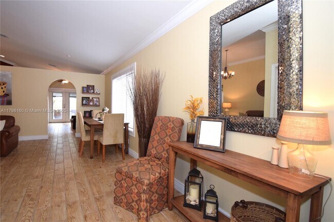 Building Photo - 855 San Remo Dr