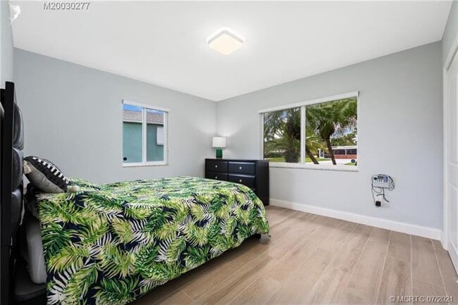 Building Photo - 356 Granada St