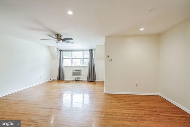 Building Photo - 5429 Houghton Pl