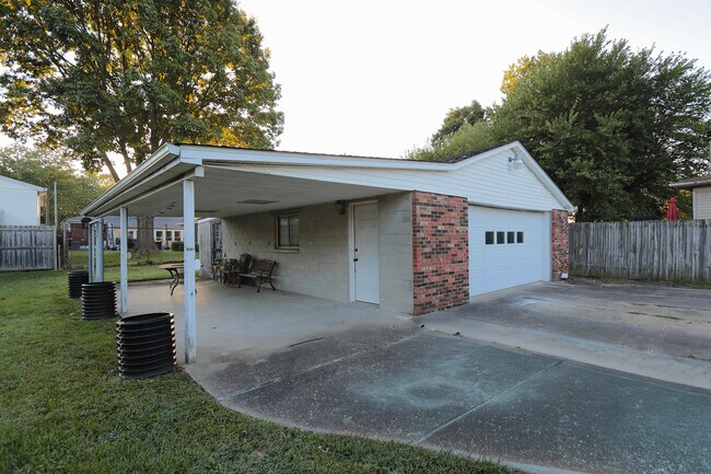 Building Photo - 2509 Paddock Ct