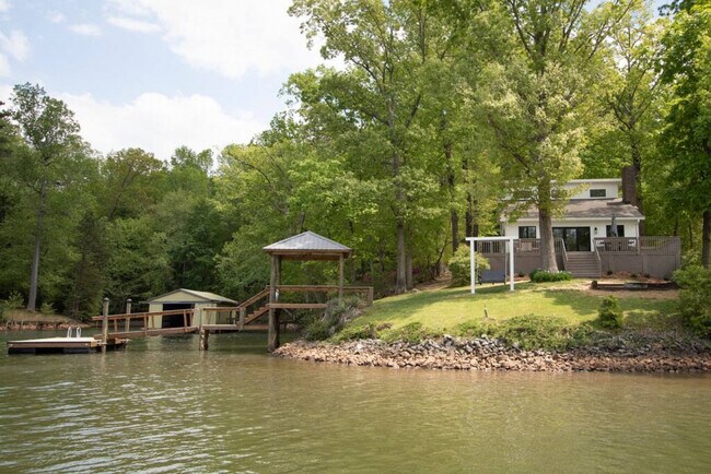 Building Photo - 16920 Landover Rd