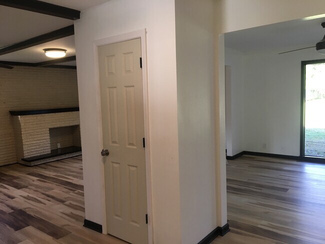 Building Photo - 4455 Singleton Rd