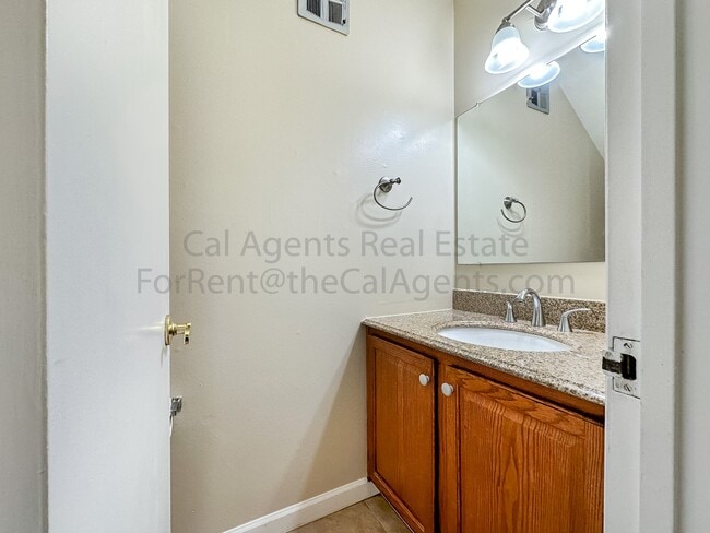 Building Photo - 2040 Sierra Rd