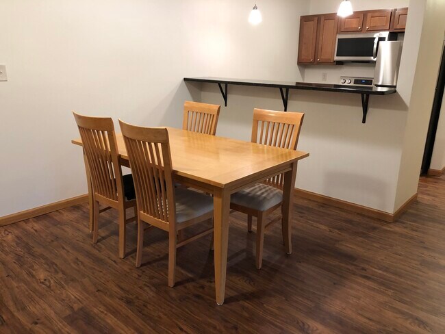 Building Photo - Mapleview Apartments