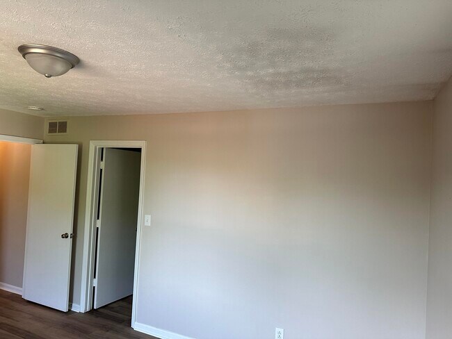 Building Photo - 788 Ridgeview Dr