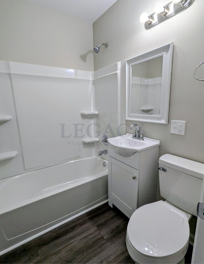 Building Photo - 1705 Evelyn Ave