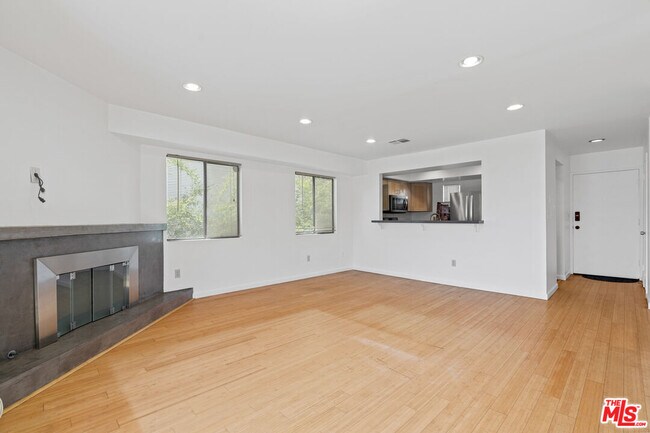 Building Photo - 2480 Penmar Ave