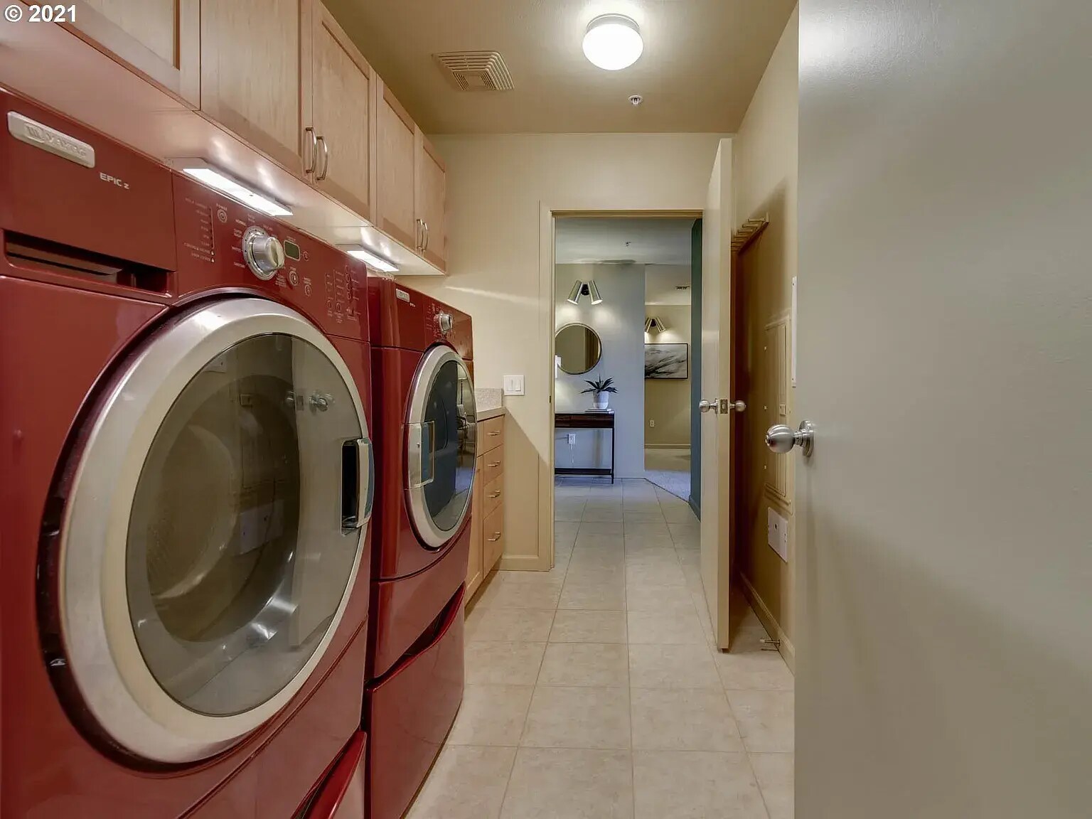 Building Photo - 1620 NE Broadway St