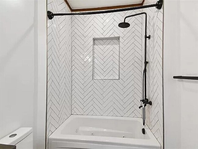 Building Photo - 2508 N Ola Ave