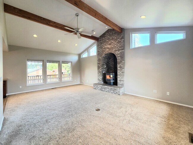 Building Photo - Grandiose Home on 1 Acre -- in East Wenatchee for Rent!!