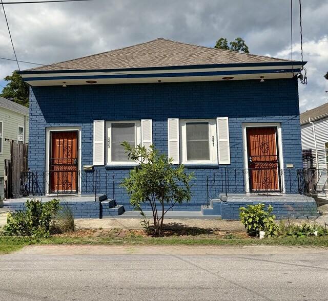 Building Photo - 2423 St Ann St.