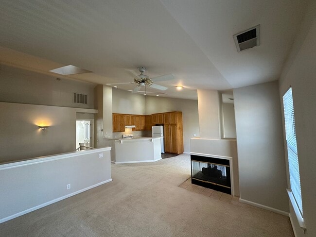 Building Photo - Exceptionally Spacious and Modernized 2x2 Townhouse w/Garage and Washer/Dryer Hookups!