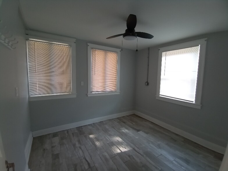 Building Photo - 3343 Esplanade Ave