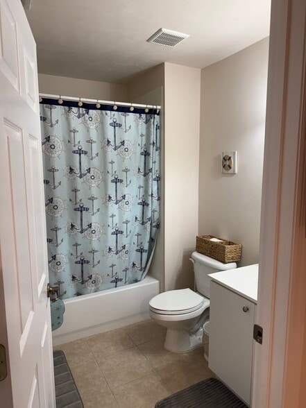 Personal tub shower - 3637 Casalta Cir