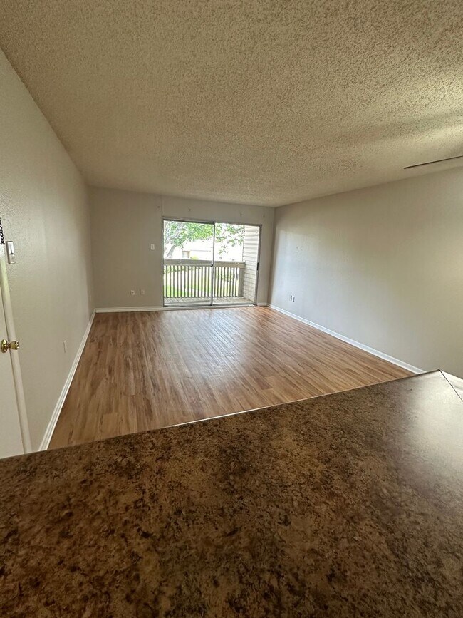 Building Photo - 1BD/1BA Condo located on the Germantown/Memphis Line!