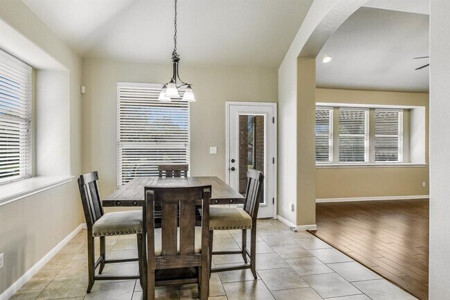 Building Photo - Leander - 4 bedroom, 3.5 bath home with a pool - Highlands at Crystal Falls